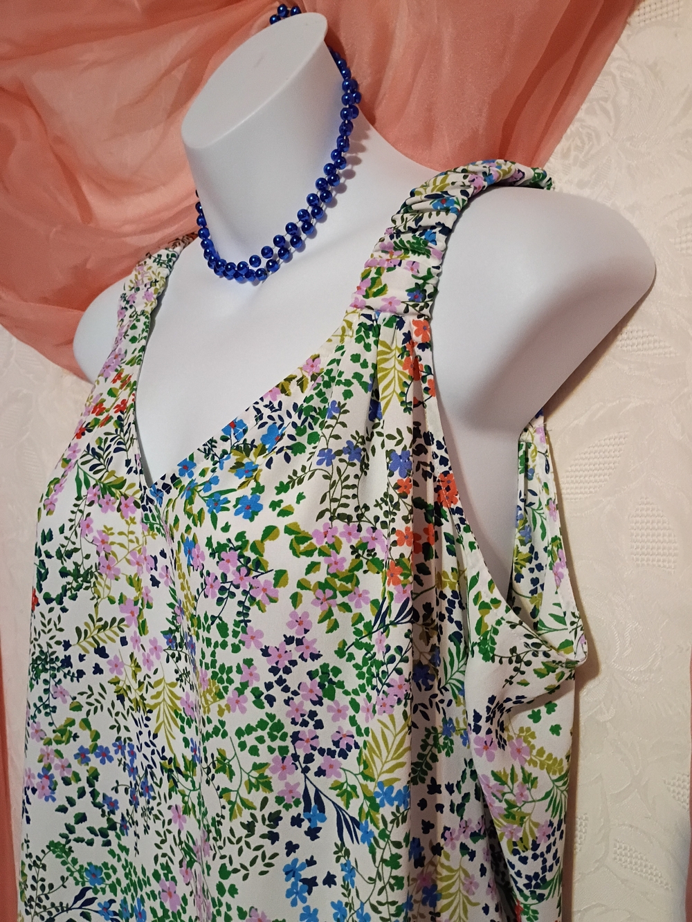 🛍️ BUNDLE ONLY🛍️CAbi White Multi Floral V-Neck Tank Top - Picture 2 of 7